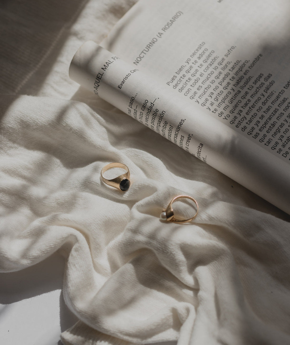 Bagues en or rose : à qui conviennent-elles et avec quoi les porter ?