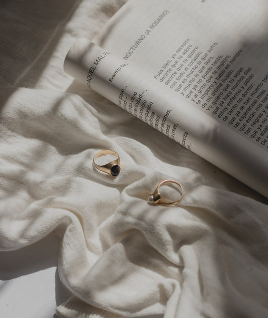 Bagues en or rose : à qui conviennent-elles et avec quoi les porter ?