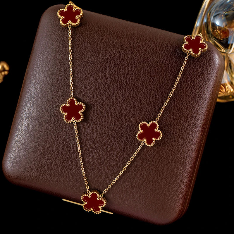 Collier de fleurs élégant