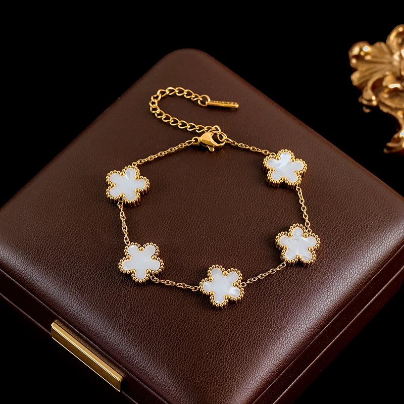 Bracelet élégant avec fleurs