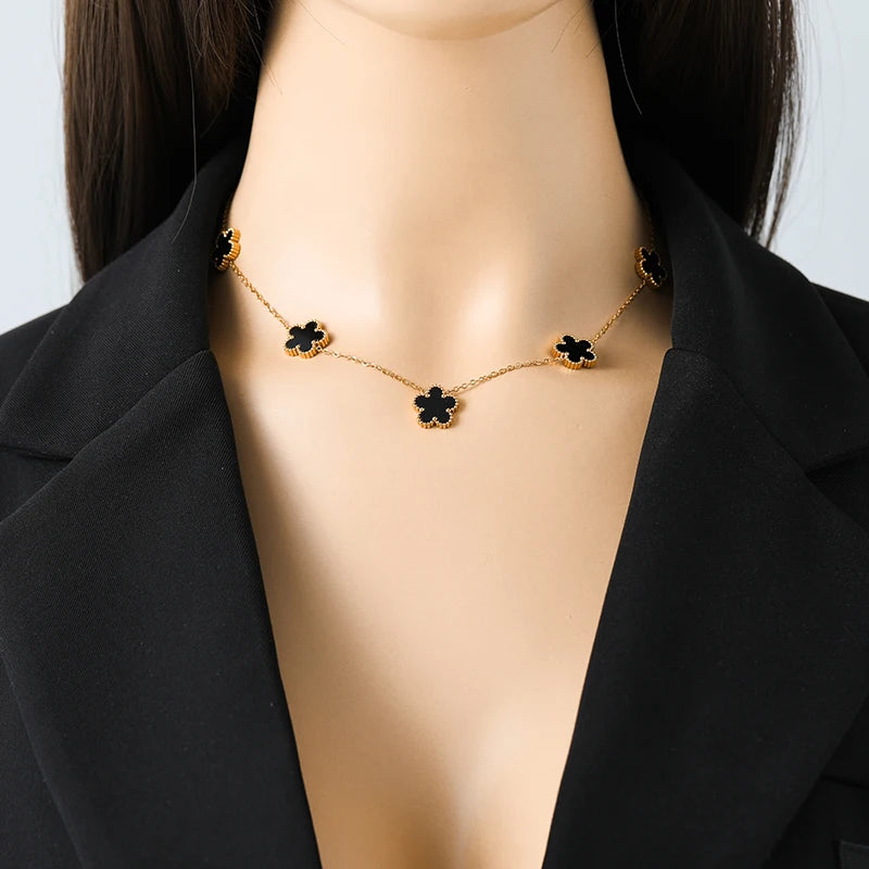 Collier de fleurs élégant