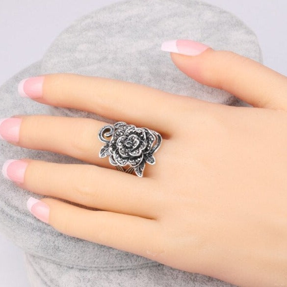 Bague avec un motif de rose