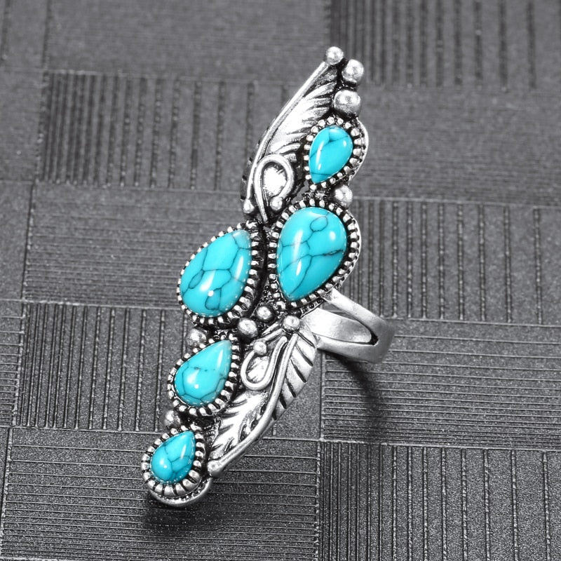 Bague avec des pierres précieuses