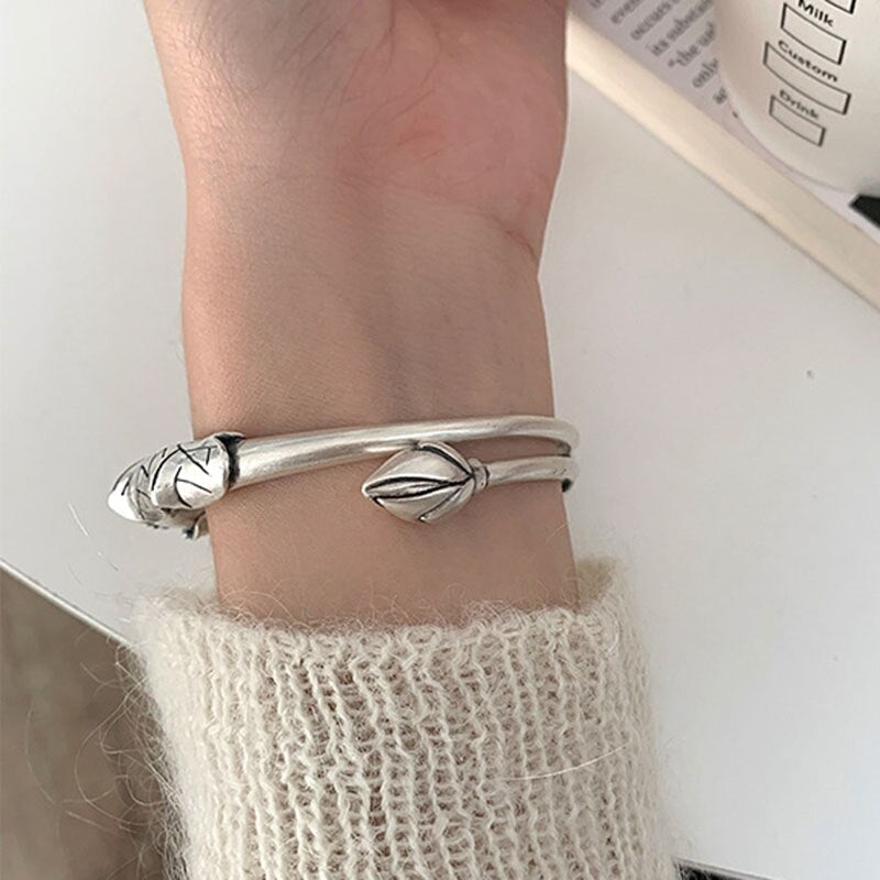 Bracelet avec un motif de plante