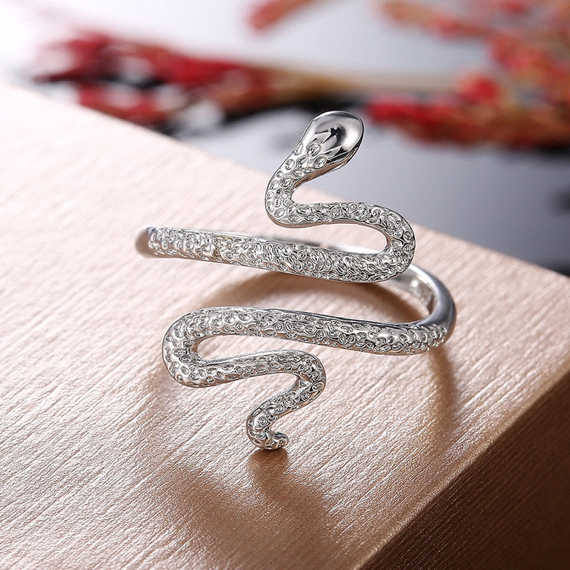 Bague avec motif de serpent