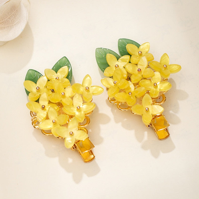 Pinces à cheveux avec des fleurs jaunes