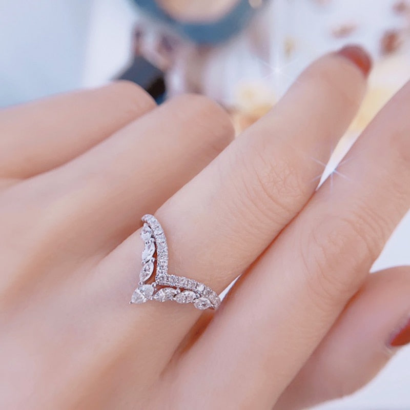 Bague géométrique avec zircons