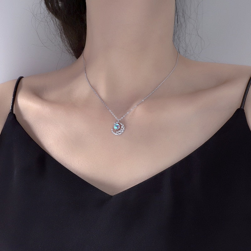 Collier avec une lune