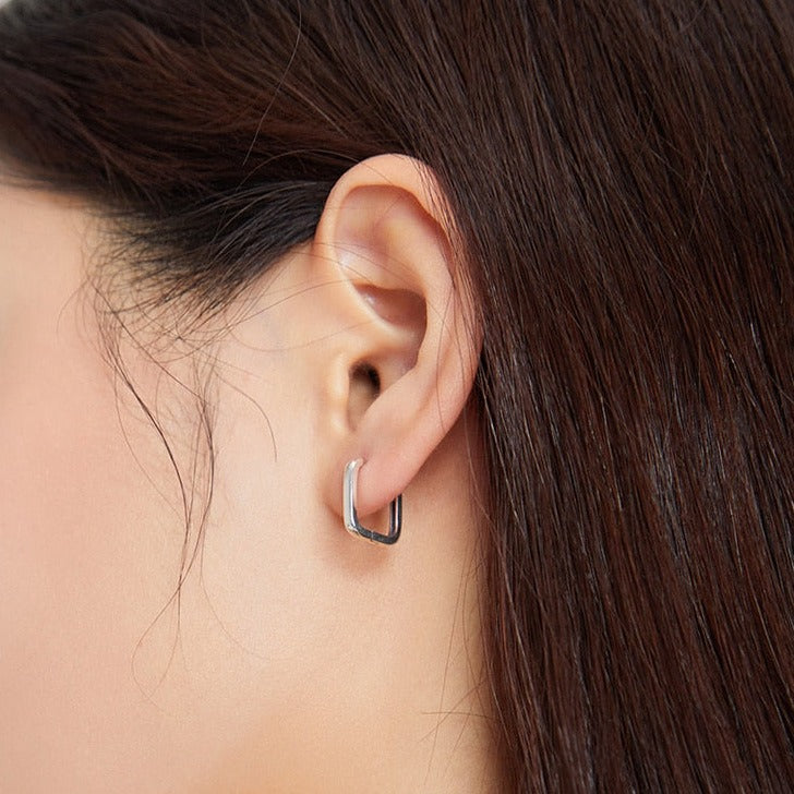 Boucles d'oreilles au style minimaliste
