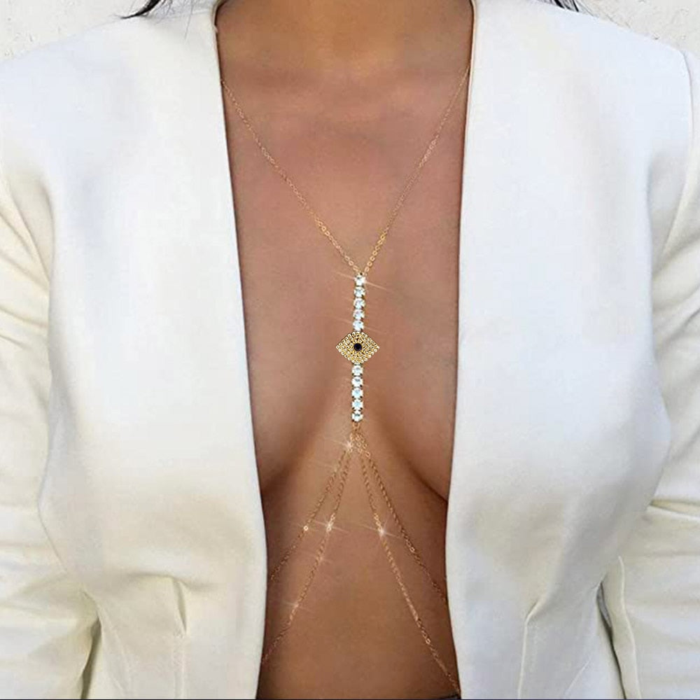 Chaîne de poitrine avec motif d'œil en zircone cubique