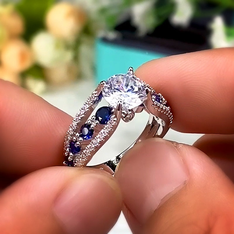 Bague avec un œil saillant