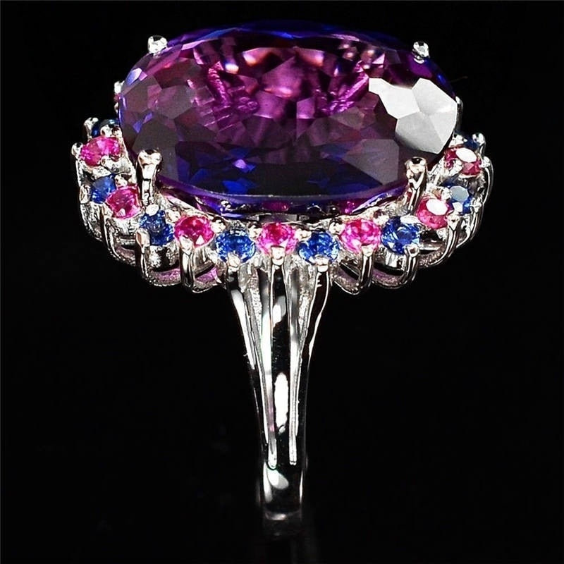 Bague avec une pierre violette