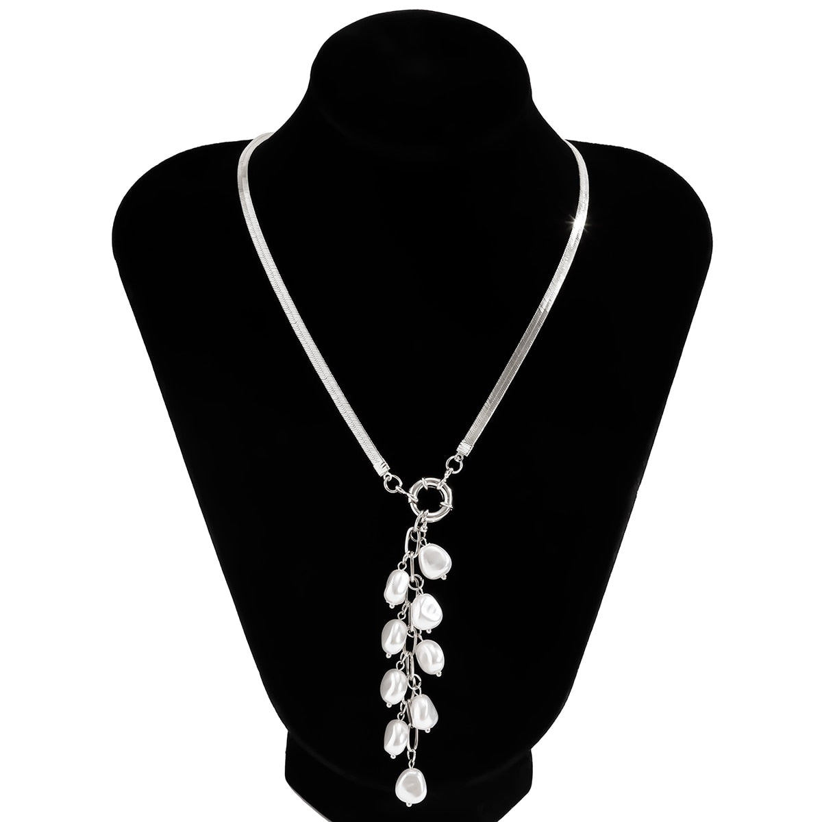 Collier avec un pendentif décoratif