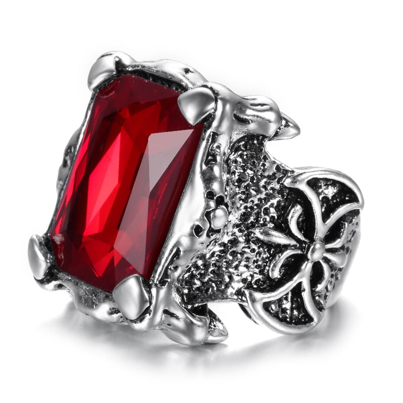 Bague avec une pierre colorée