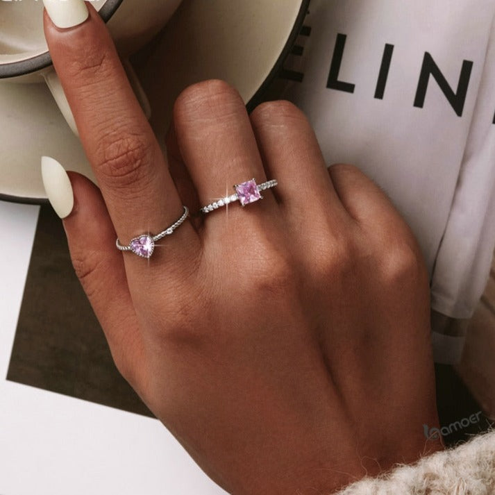 Bague avec une pierre de couleur rose