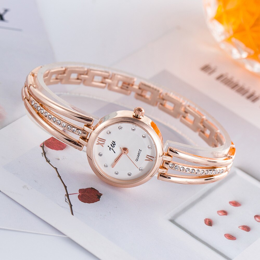 Montre pour dames avec des zircons