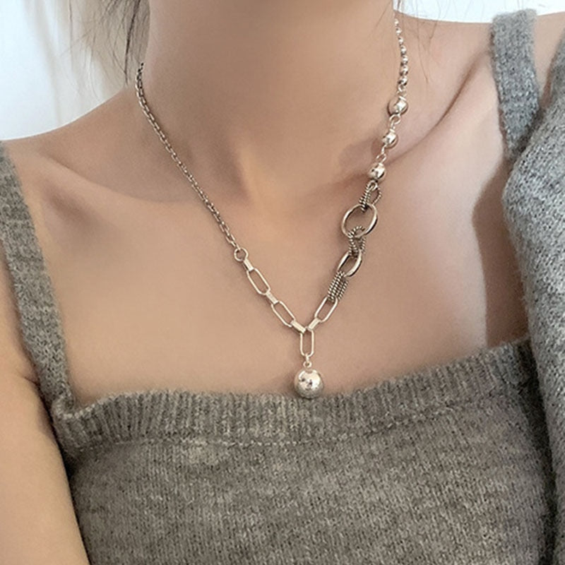 Collier en argent avec un pendentif