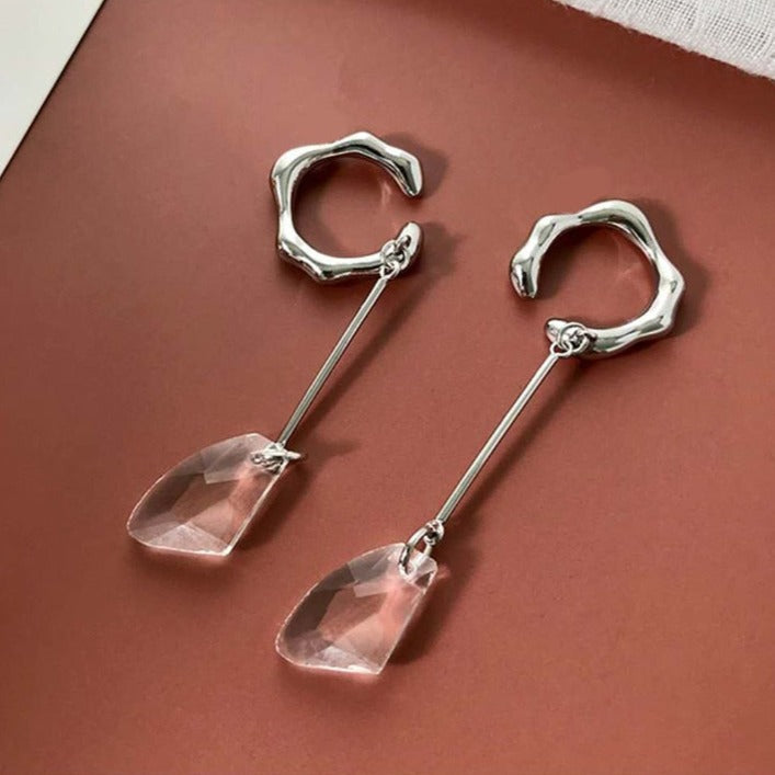 Cache-oreilles suspendus