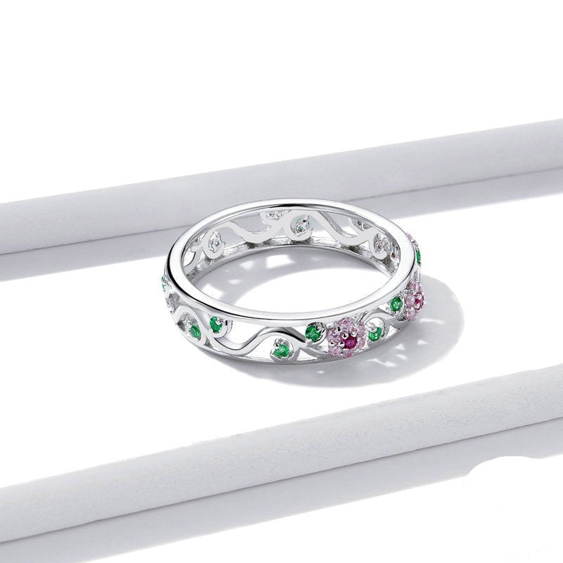 Bague ajourée avec des fleurs