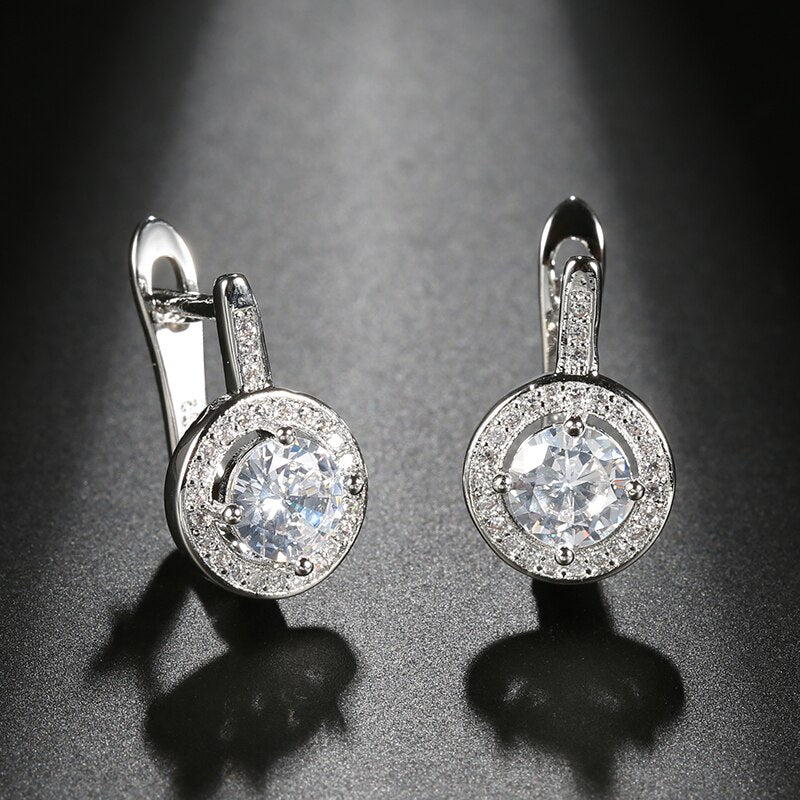 Boucles d'oreilles rondes avec zircone