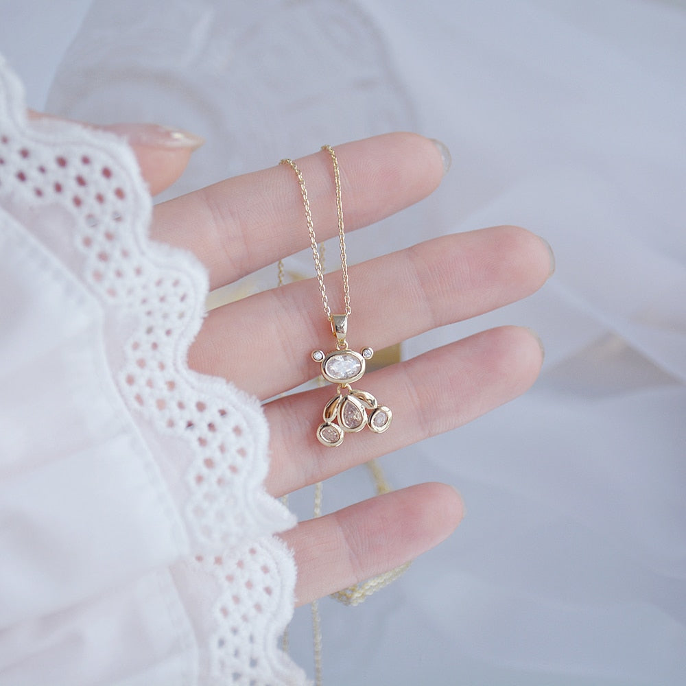 Collier avec un pendentif ours en peluche