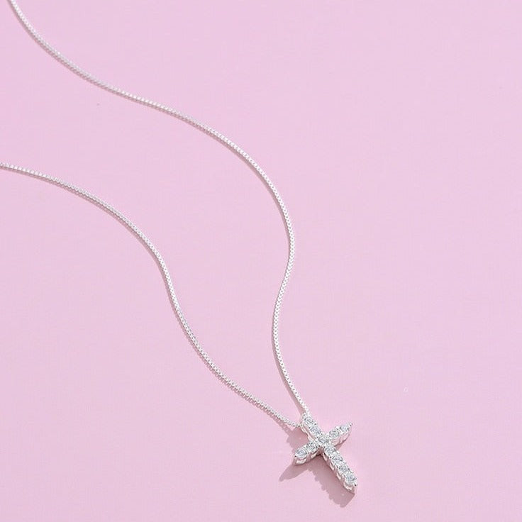 Chaîne avec une croix