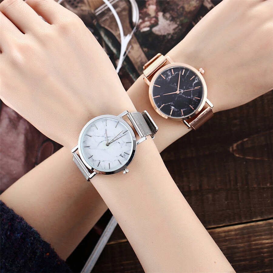 Montre pour femmes avec un motif en marbre