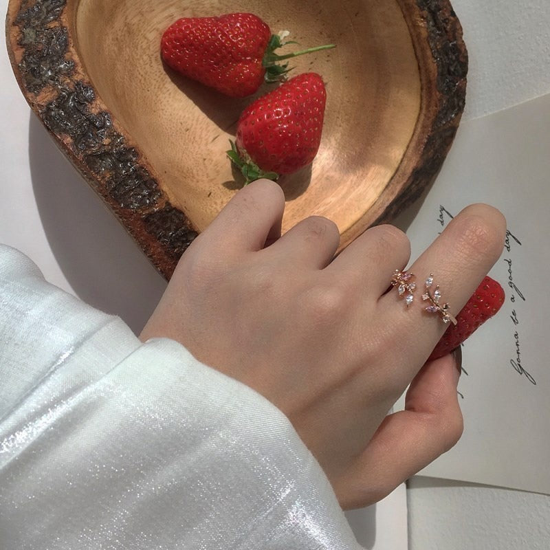 Bague avec un motif de feuille