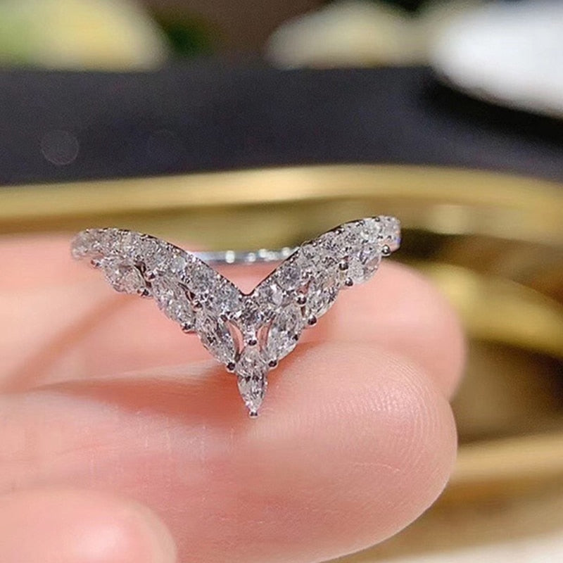 Bague géométrique avec zircons
