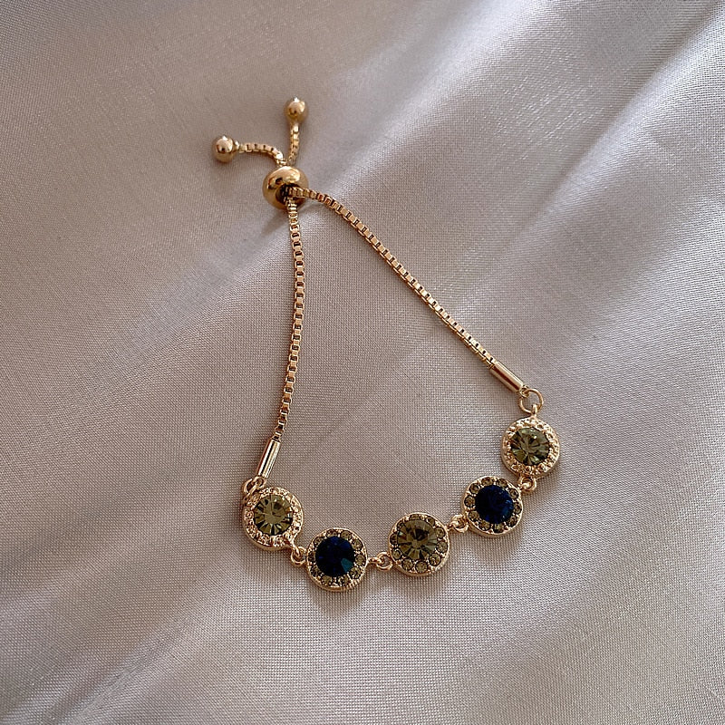 Bracelet avec des pierres colorées