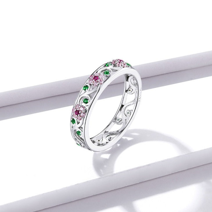 Bague ajourée avec des fleurs