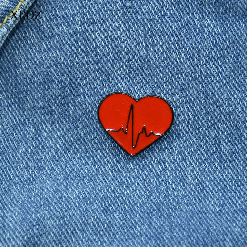 Broche en forme de cœur