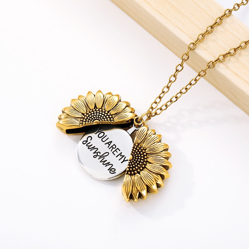 Collier de tournesol avec une ouverture