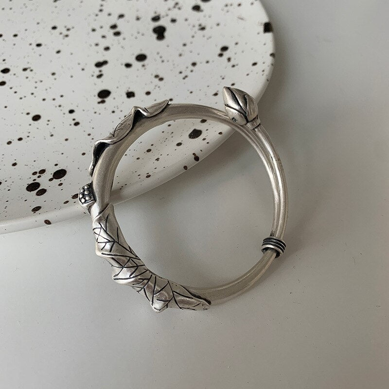 Bracelet avec un motif de plante