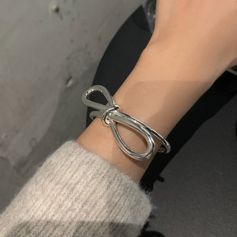 Bracelet en argent avec un nœud
