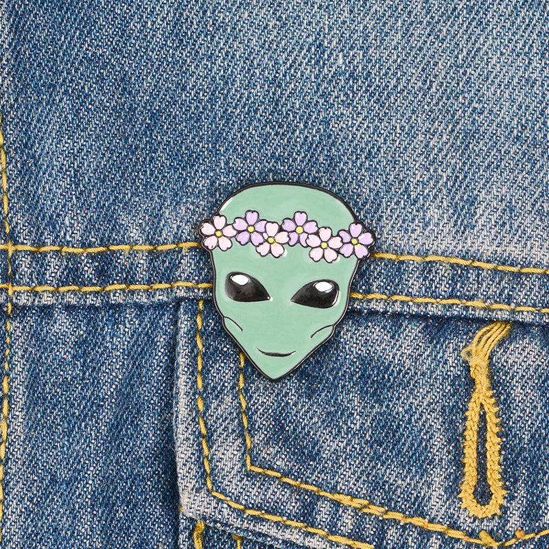 Alien Pin avec une couronne