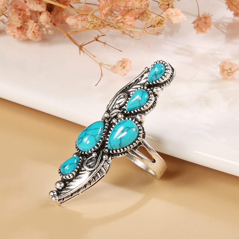 Bague avec des pierres précieuses