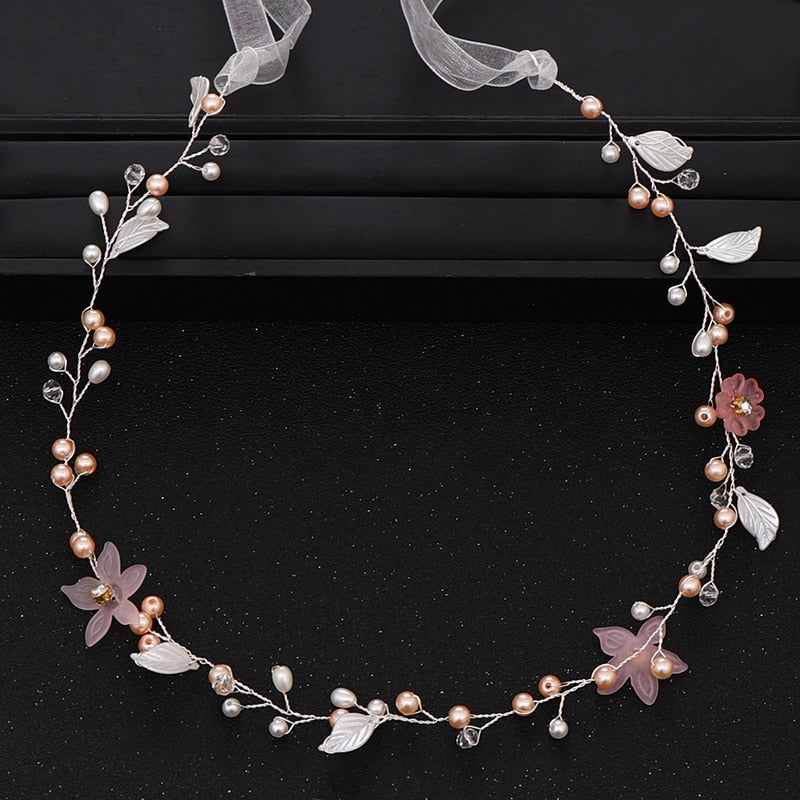Bandeau avec des fleurs et des perles