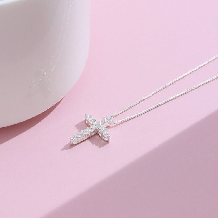 Chaîne avec une croix