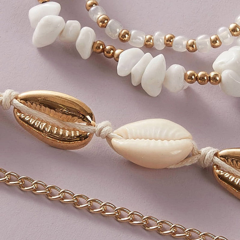 Ensemble de bracelets de cheville avec des coquillages