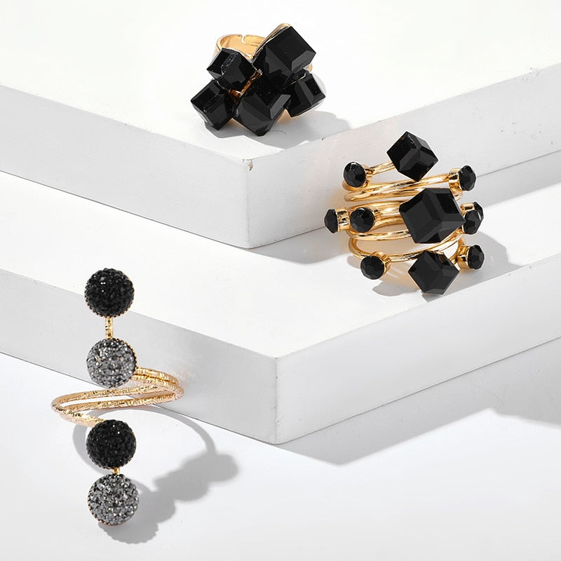 Bague avec des pierres noires