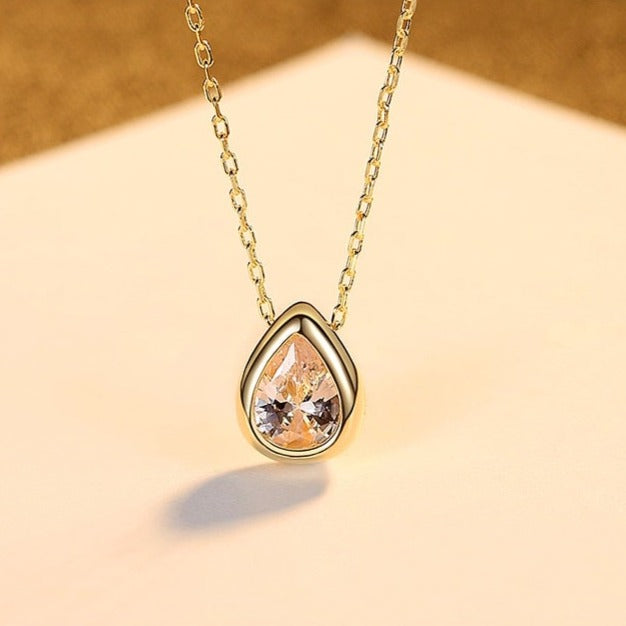Collier en forme de goutte