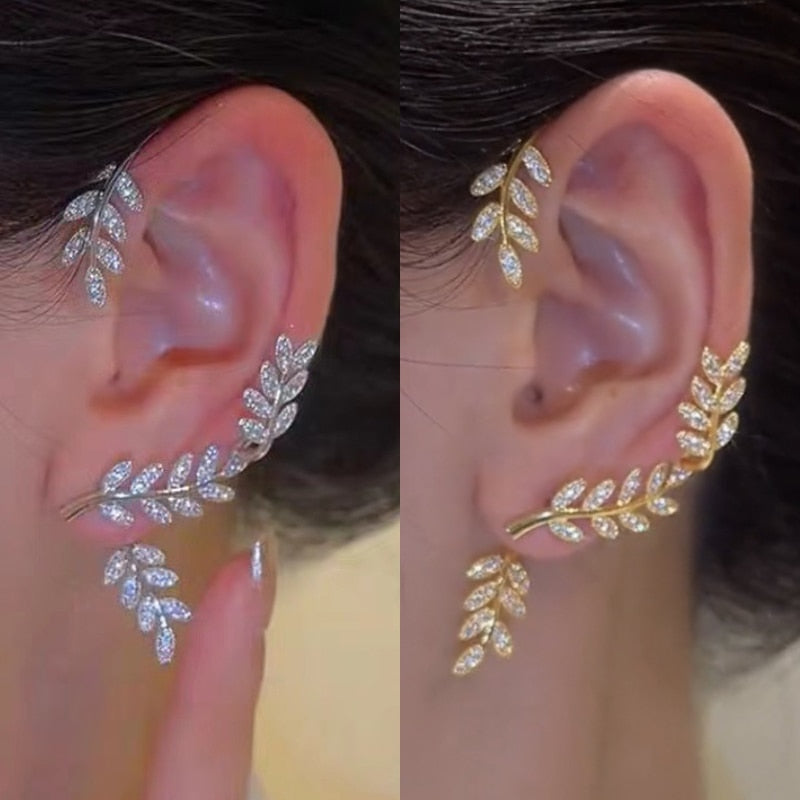 Boucle d'oreille avec un motif végétal