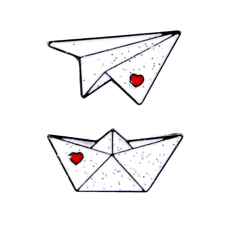 Épingles - avion en papier et bateau