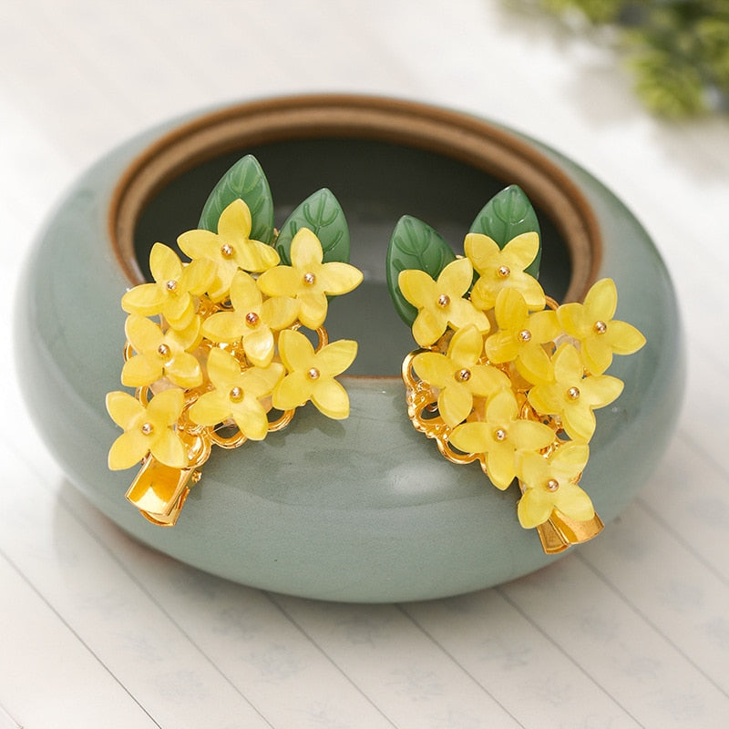 Pinces à cheveux avec des fleurs jaunes