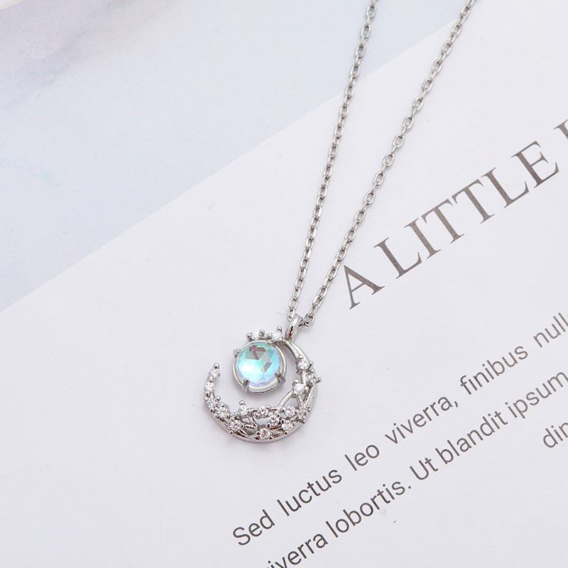 Collier avec une lune