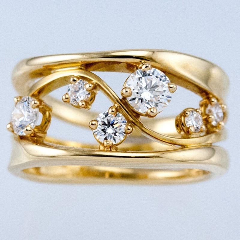 Bague ajourée avec zircons