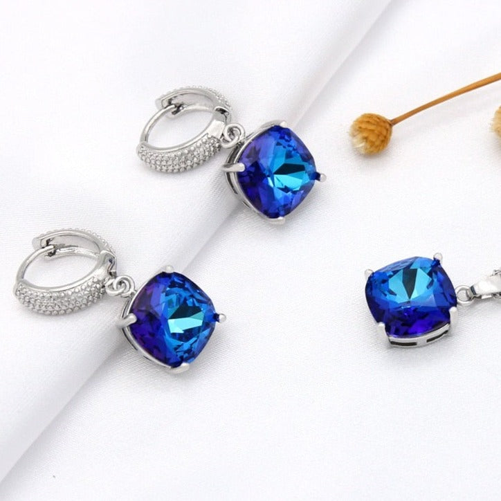 Ensemble de bijoux avec un cristal