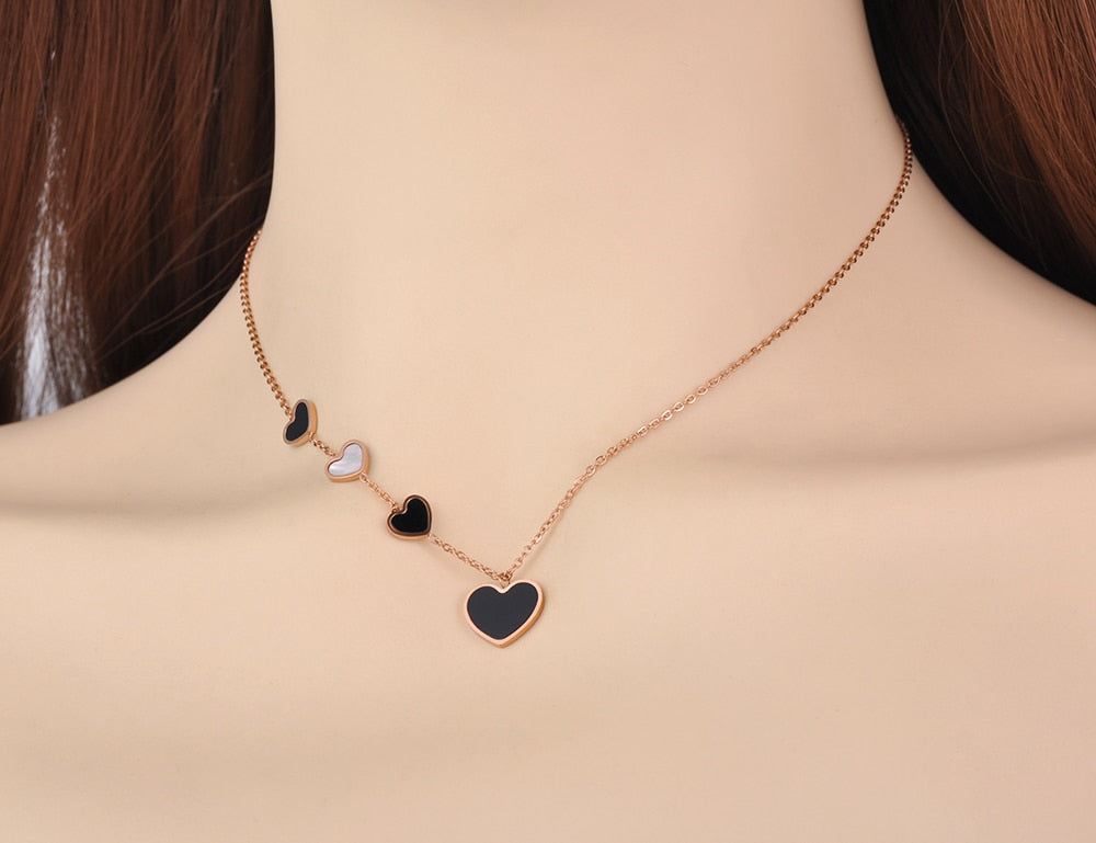 Collier avec des cœurs