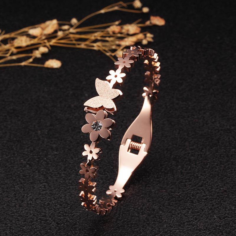 Bracelet avec papillon et fleur